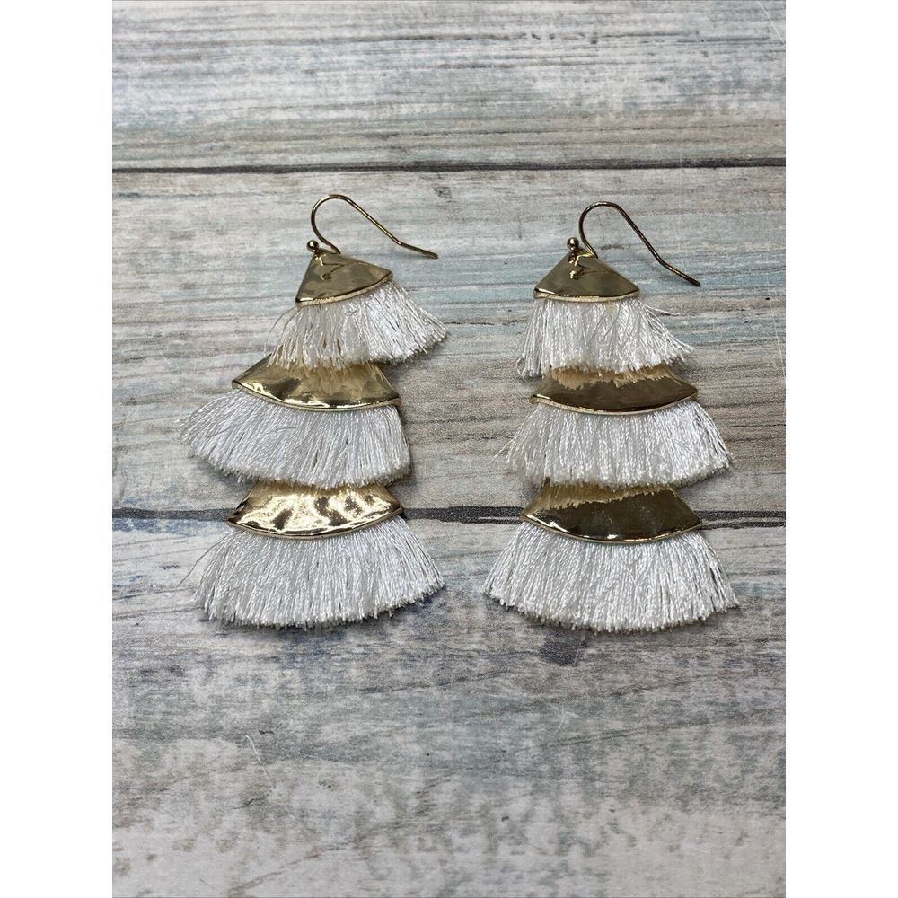 Triple‎ Tier Tassel Earrings Cream Gold Tone NWOT hook
